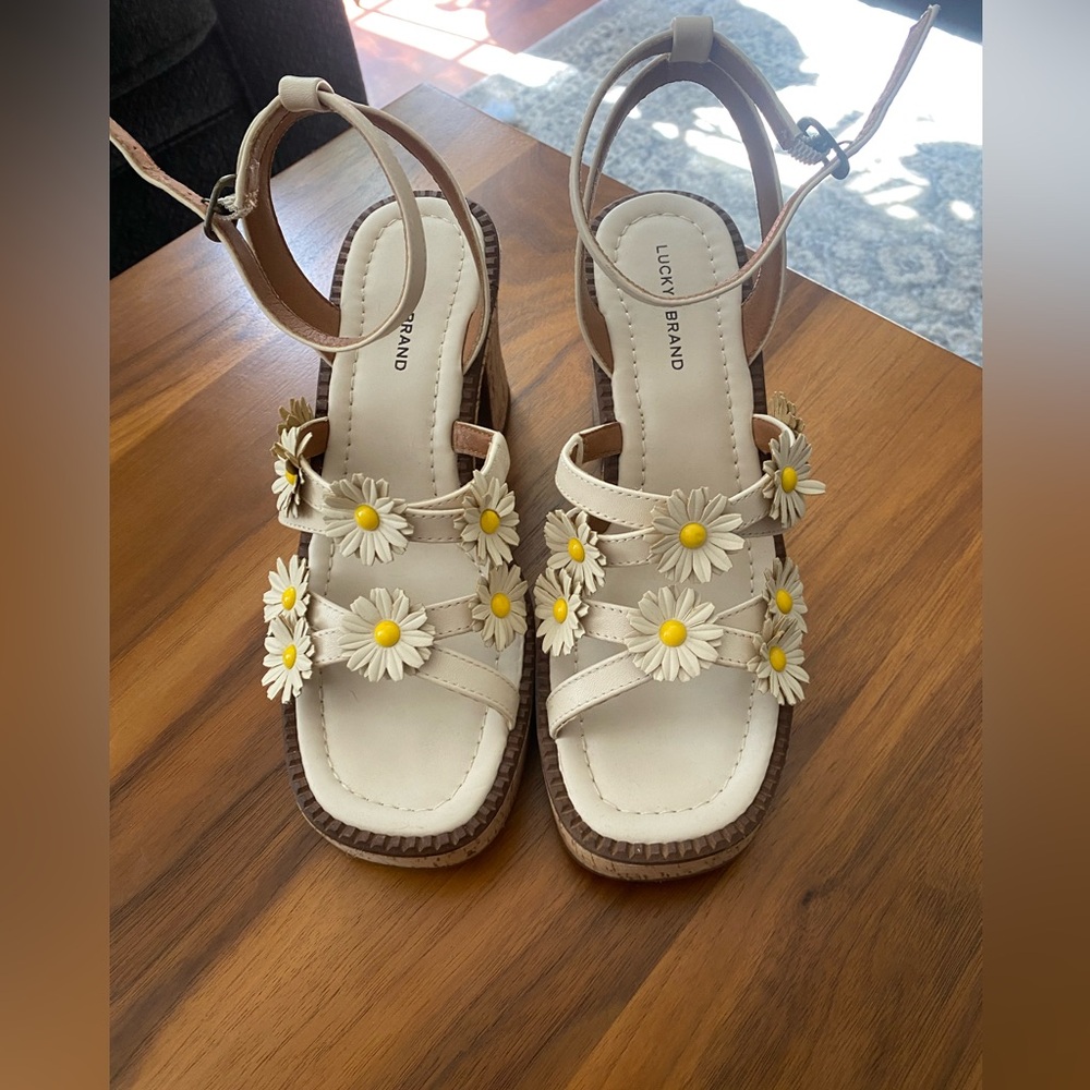 Lucky Brand daisy sandals - Picture 4 of 5